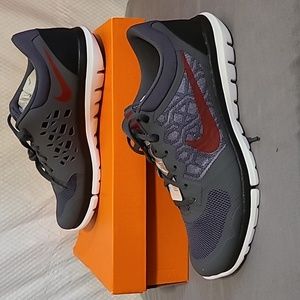 New, mens s9, NIKE FLEX 2015 RN, dark grey/gym red-blk-white